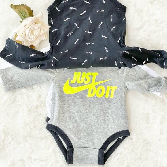 NWT NIKE 3PK LOGO BODYSUITS (onesies) with logo & “JUST DO IT” Blk, grey, white - Picture 3 of 5
